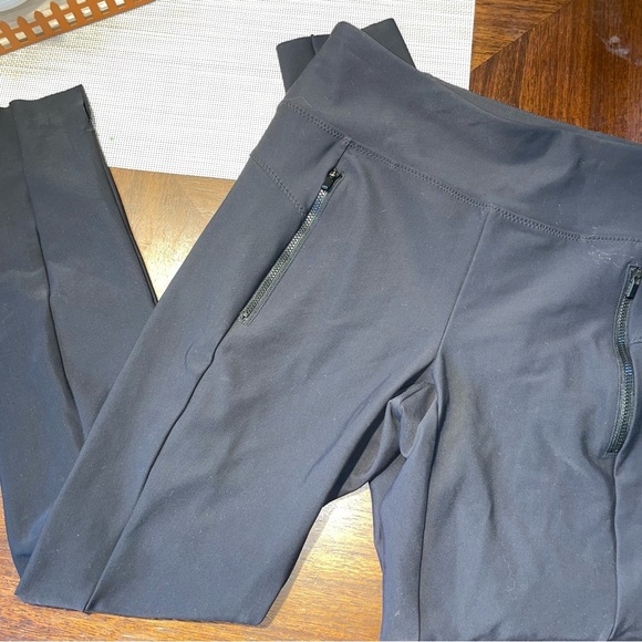 EUC woman’s black Athleta Stellar Tight  SIZE S - Picture 2 of 4